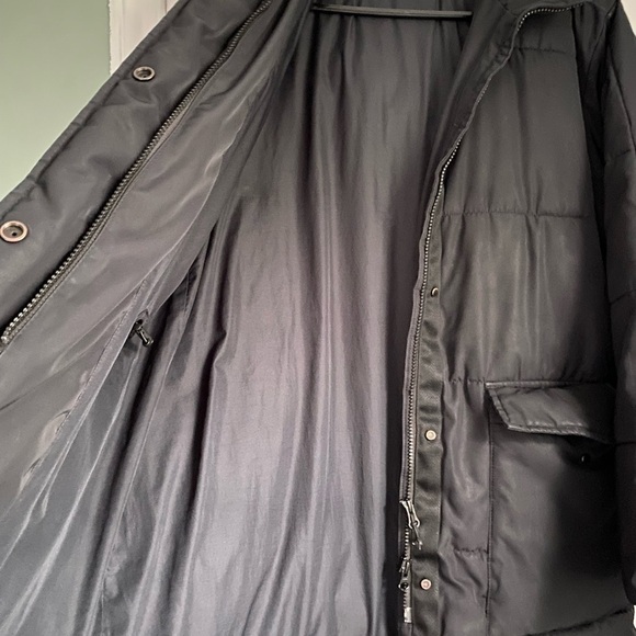 Everlane Black Essential Puffer Jacket
Size Medium - Picture 6 of 12